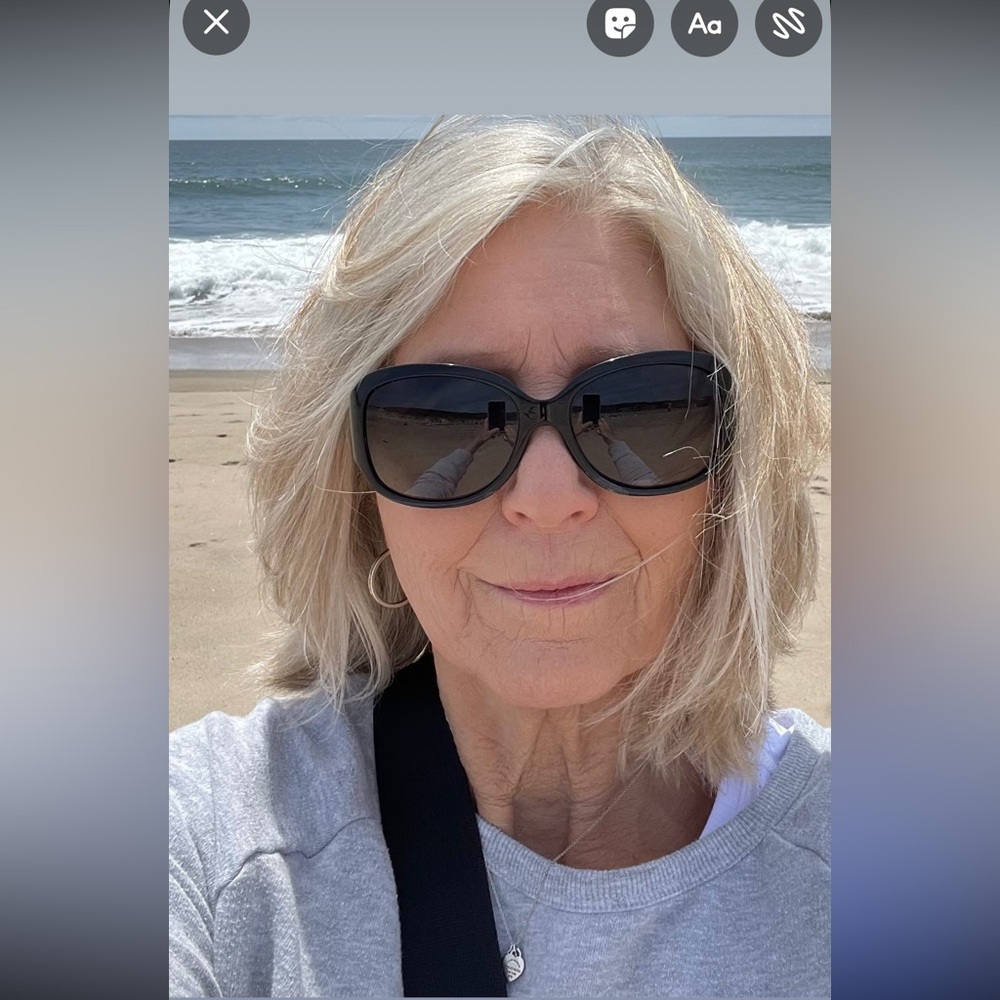 Meet your Posher, Lorrie